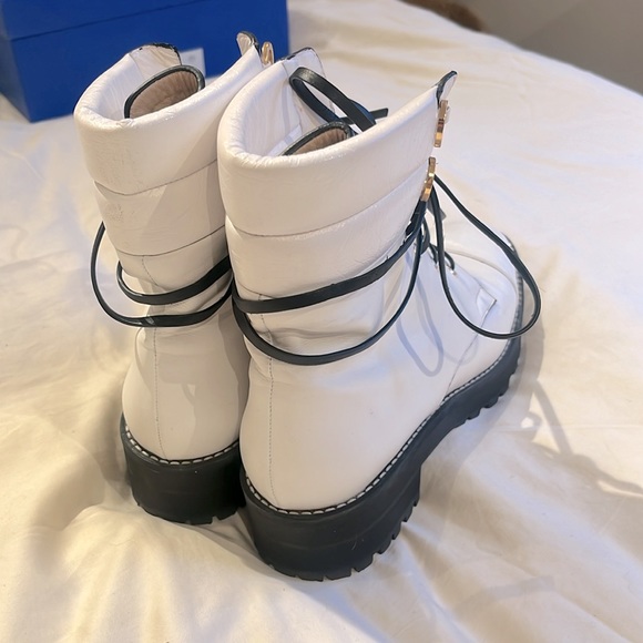 Stuart Weitzman White Lexy combat Boots size 8.5 great condition - Picture 7 of 7